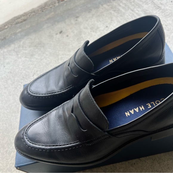 Cole Haan Hawthorne Black Leather Penny Loafers Slip-On - Picture 2 of 7